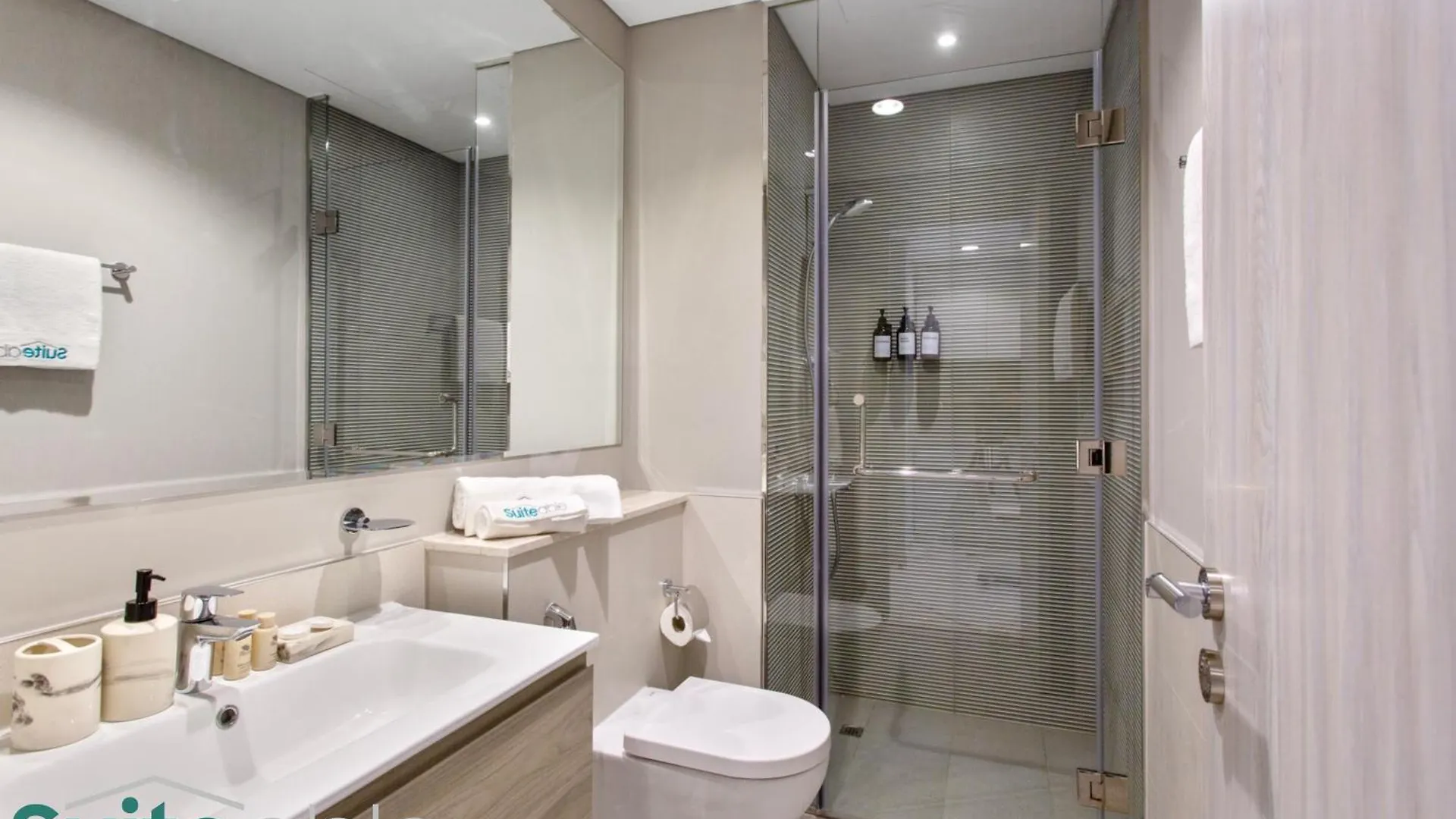 Modern And Relaxing 1 Bedroom In Zada Tower Dubai Apartment
